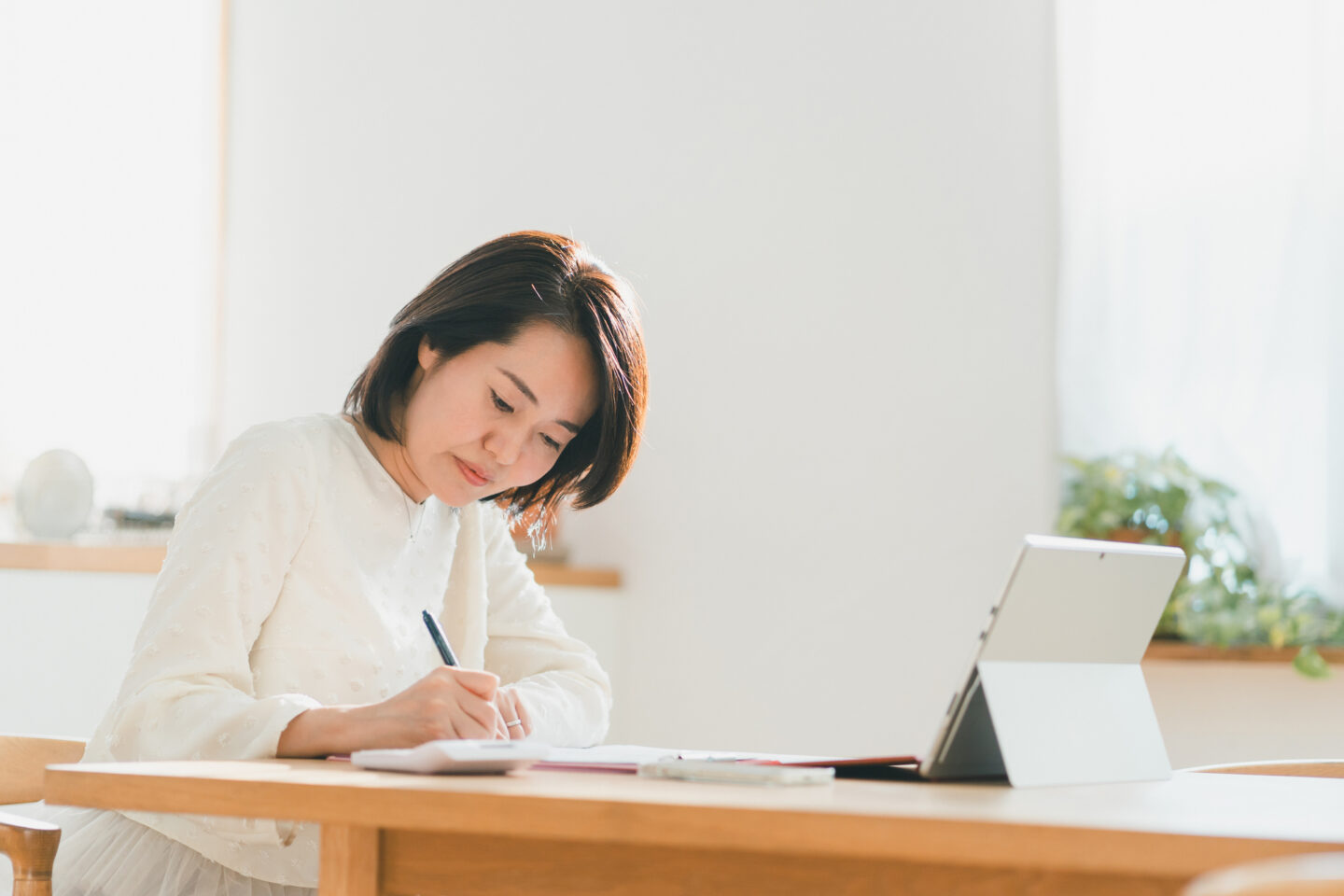 ITリスキリングに取り組む30〜50代女性のイメージ画像