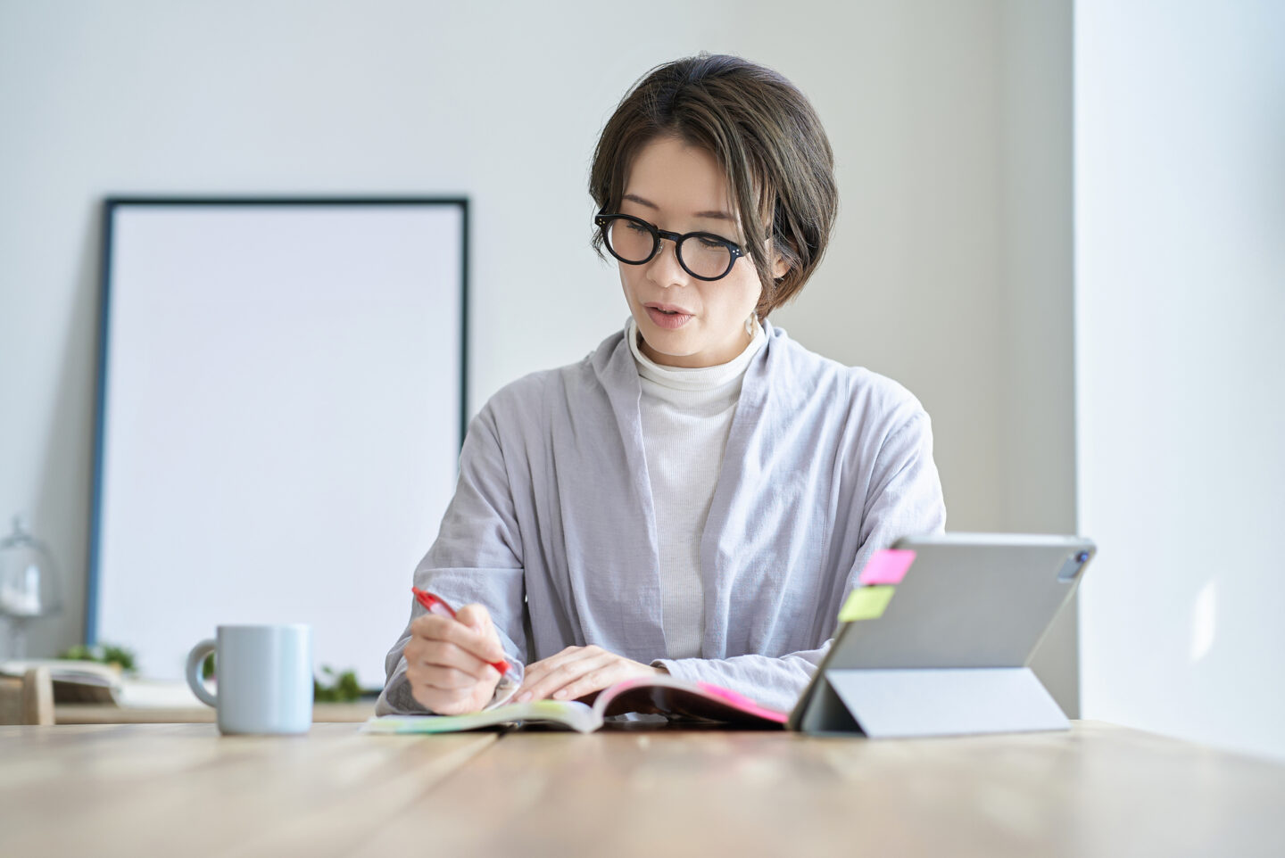 リスキリングに取り組む40代~50代の女性イメージ